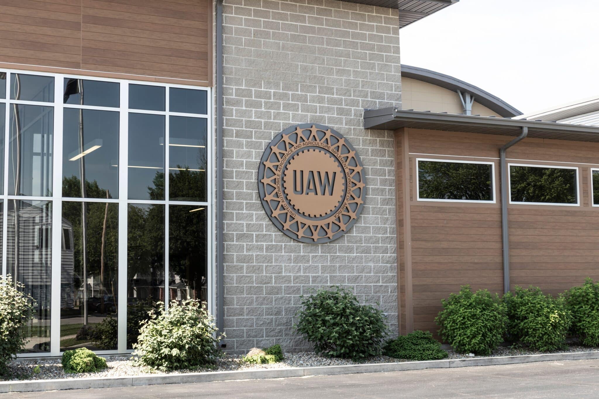 How Indeavor Helps Industrial Environments Adhere to Union Contracts