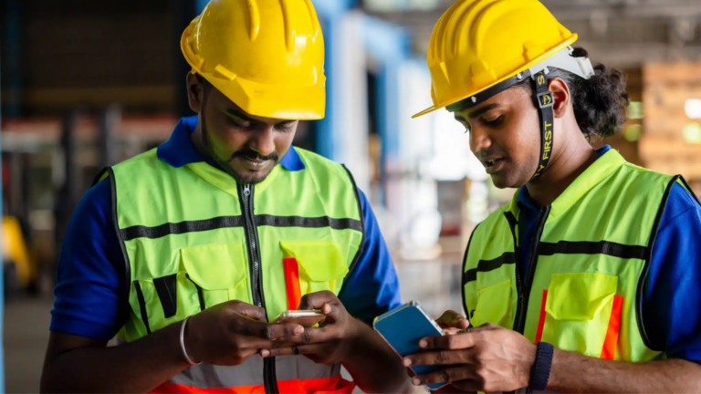 Manual,workers,working,in,warehouse,talking,about,job,,warehouse,worker, Employee Communication App